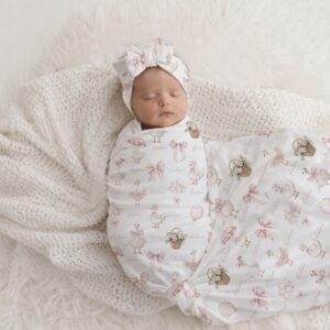 Silly Girly Goose Duck Flower Balloon Baby Swaddle Wrap Set | Newborn Hospital Set SA | Cinnamon & Spice South Africa Handcrafted wrap set, perfect for swaddling baby and helps reduce the startle reflex, promoting longer, more restful sleep for your baby in a South African-inspired nursery. Cinnamon and Spice. Featuring any print